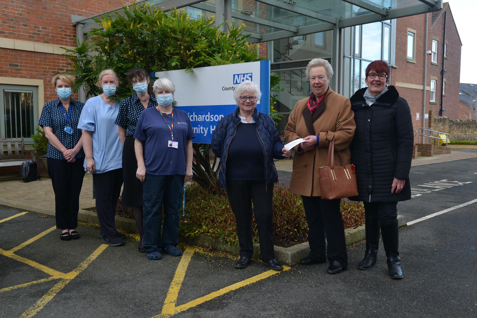 Honest gardeners raise £1,000 for hospital friends group