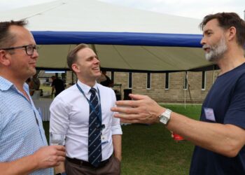 Back to school for old Barnardians